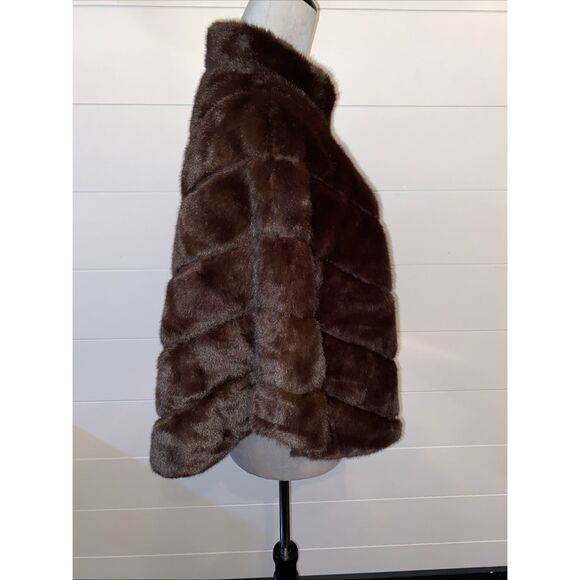NWT La Fiorentina Women's Brown Faux Fur Capelet Color Brown One Size MSRP $299 - Picture 4 of 10